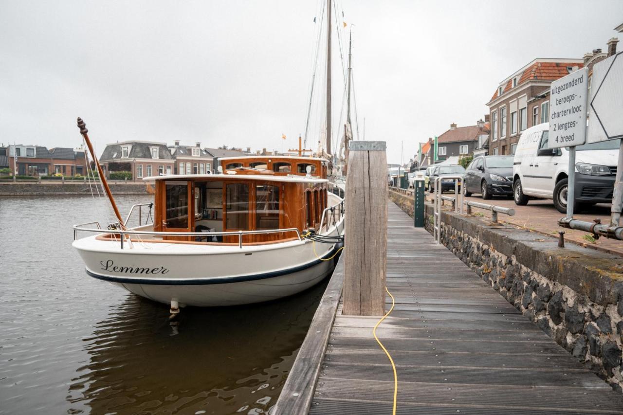 Huis Aan De Haven Lemmer Bagian luar foto