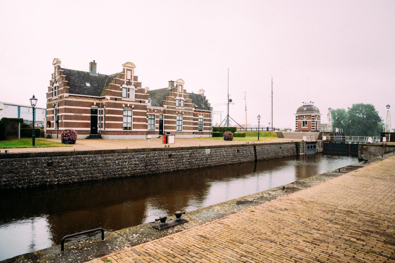 Huis Aan De Haven Lemmer Bagian luar foto